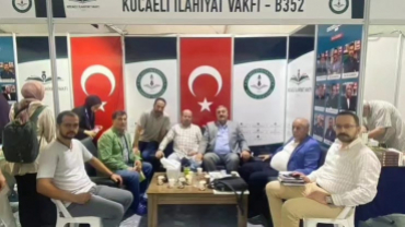 13.KOCAELİ KİTAP FUARININ BİRİNCİ GÜNÜNDE İMZA GÜNÜ VE ZİYARETLER